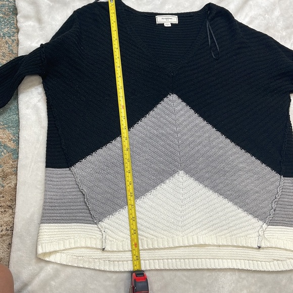 Woman’s High-low  Sweater - Picture 7 of 8